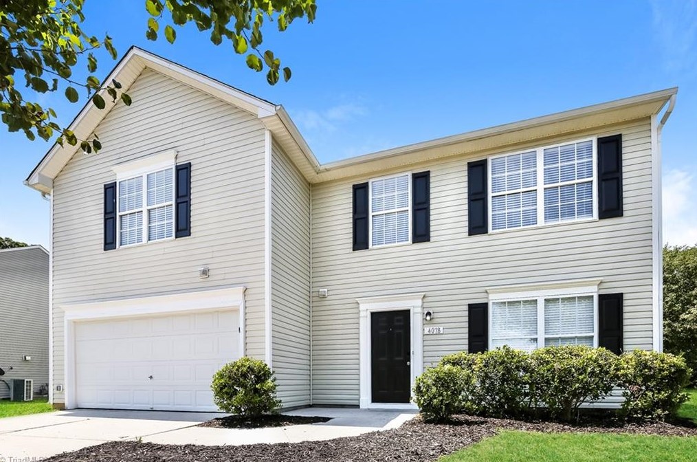 4078 Clovelly Dr, Greensboro NC  27406-8563 exterior