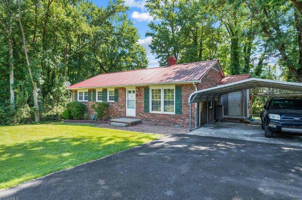504 Greenwood Dr, High Point, NC 27265-7817