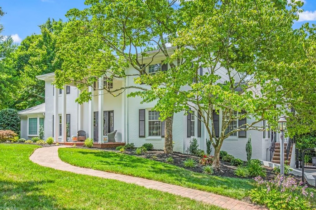 2720 Forest Dr, Winston Salem, NC 27104