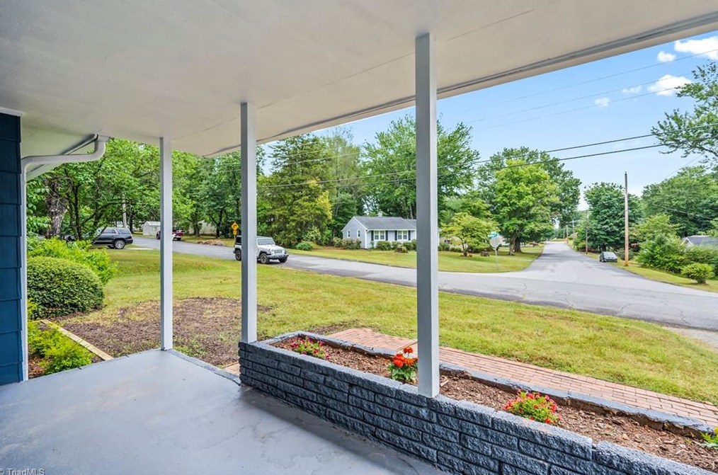 2859 Hermitage Dr, Winston Salem, NC 27103