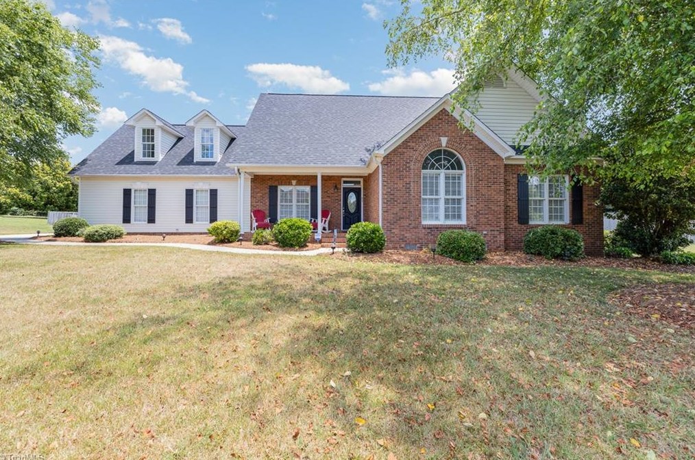 7604 Haw Meadows Dr, Kernersville, NC 27284