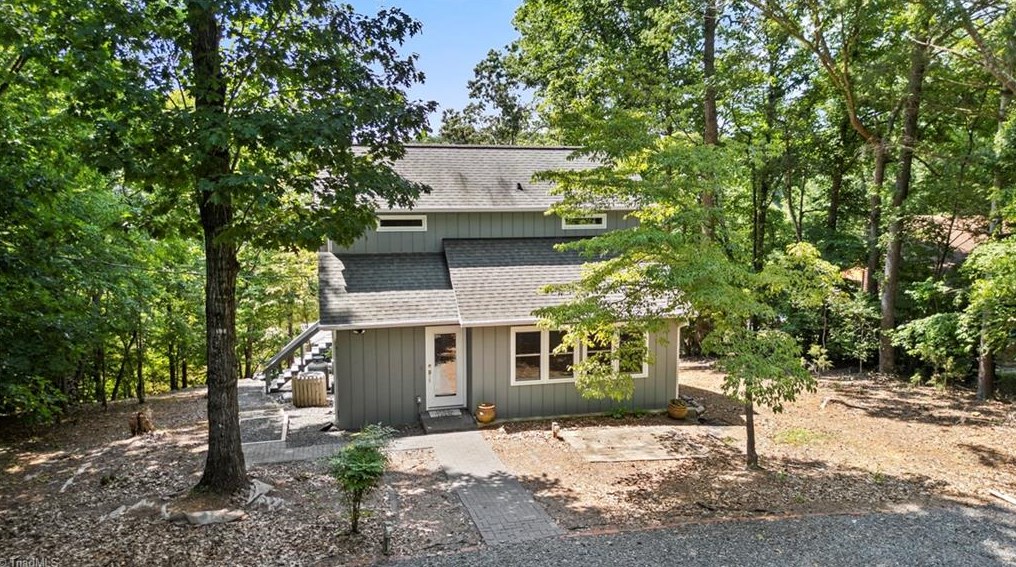 42724 Moonshine Dr, Badin Lake, NC 28127