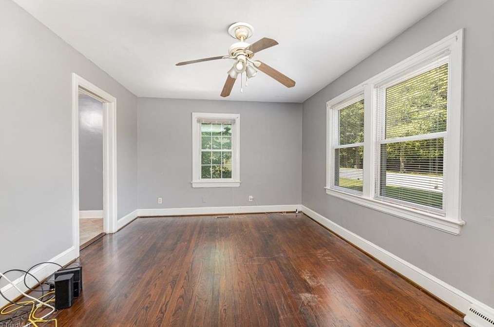 2701 Pinecroft Rd, Greensboro, NC 27407-6915