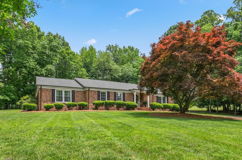606 Briarwood Dr, Eden, NC 27288