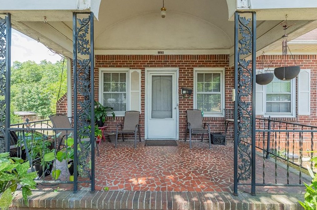 2330 Greenway Ave, Winston Salem, NC 27105