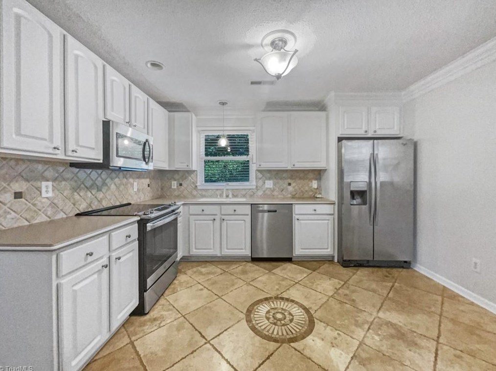 2266 Willow Bend Dr, Kernersville, NC 27284
