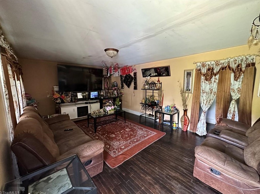 4774 Baux Mountain Rd, Winston Salem, NC 27105