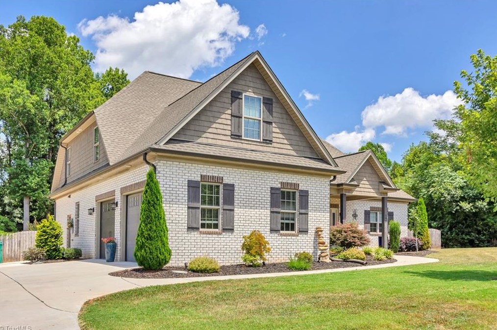 195 Sitting Rock Dr, Ellisboro, NC 27025