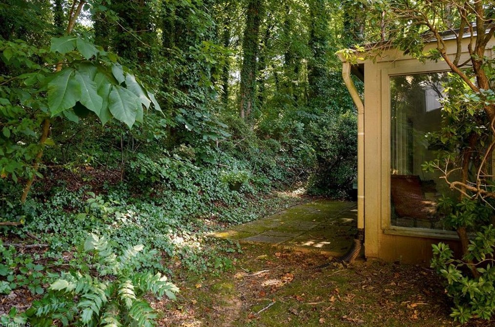 311 Lamplighter Cir, Winston Salem NC  27106-3420 exterior