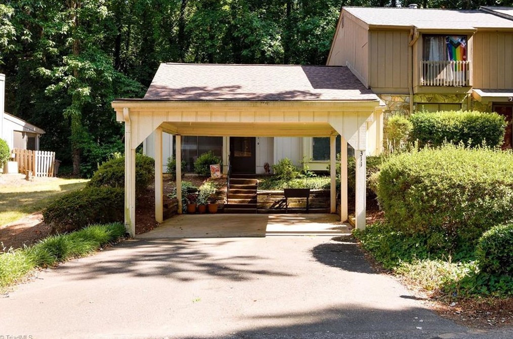 311 Lamplighter Cir, Winston Salem, NC 27106