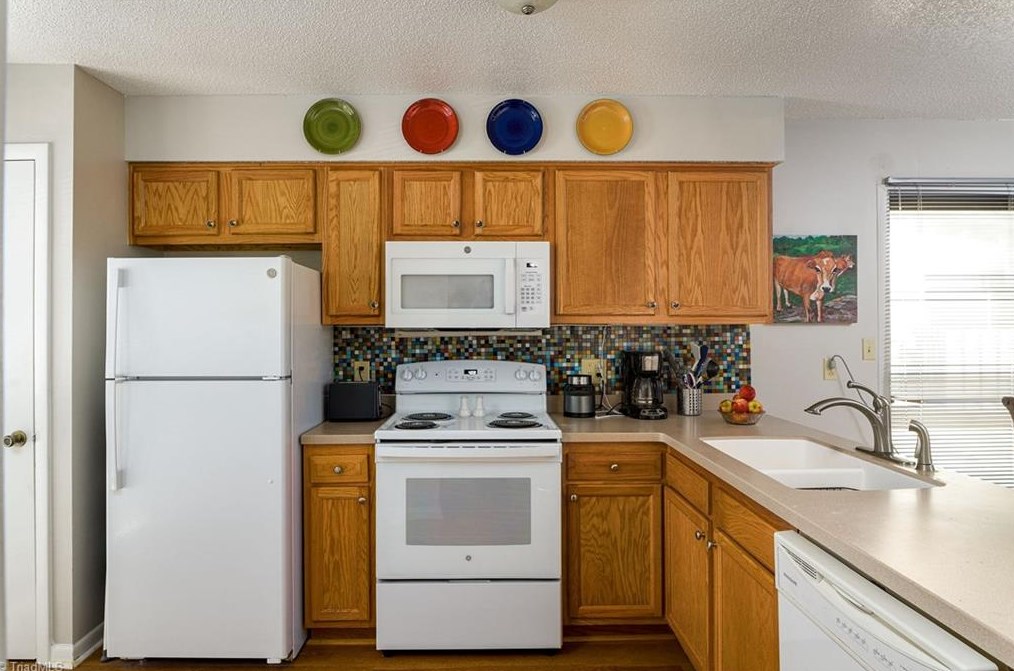 311 Lamplighter Cir, Winston Salem NC  27106-3420 exterior