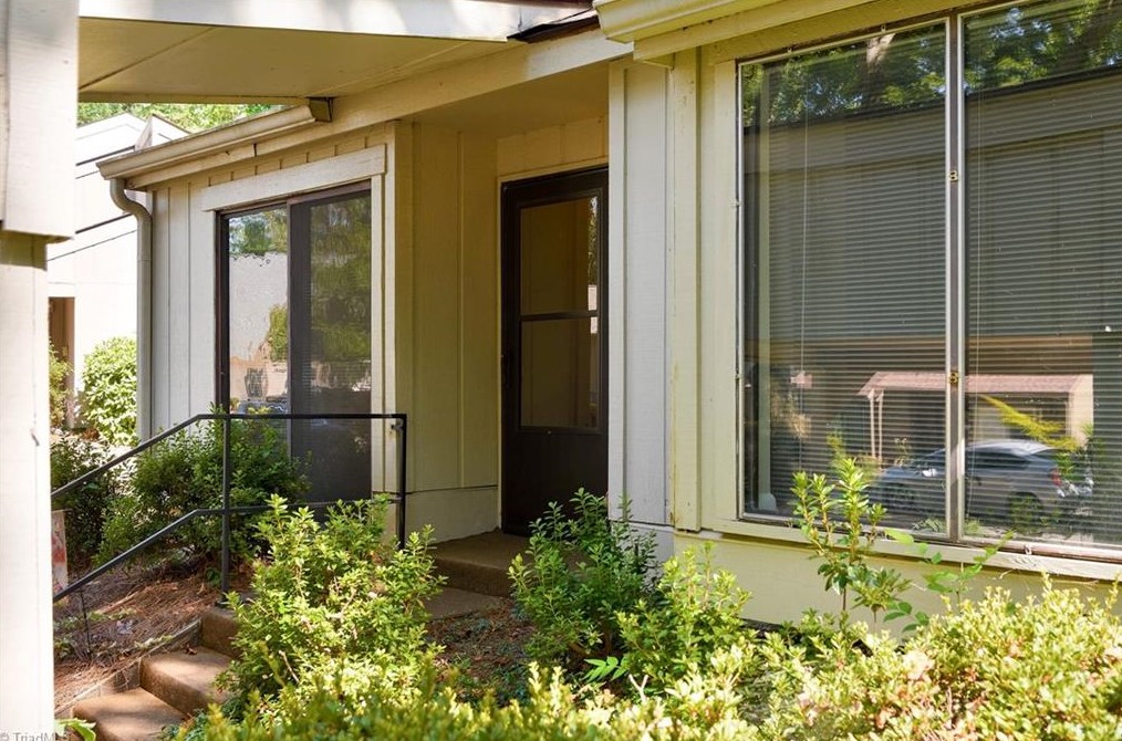 311 Lamplighter Cir, Winston Salem NC  27106-3420 exterior