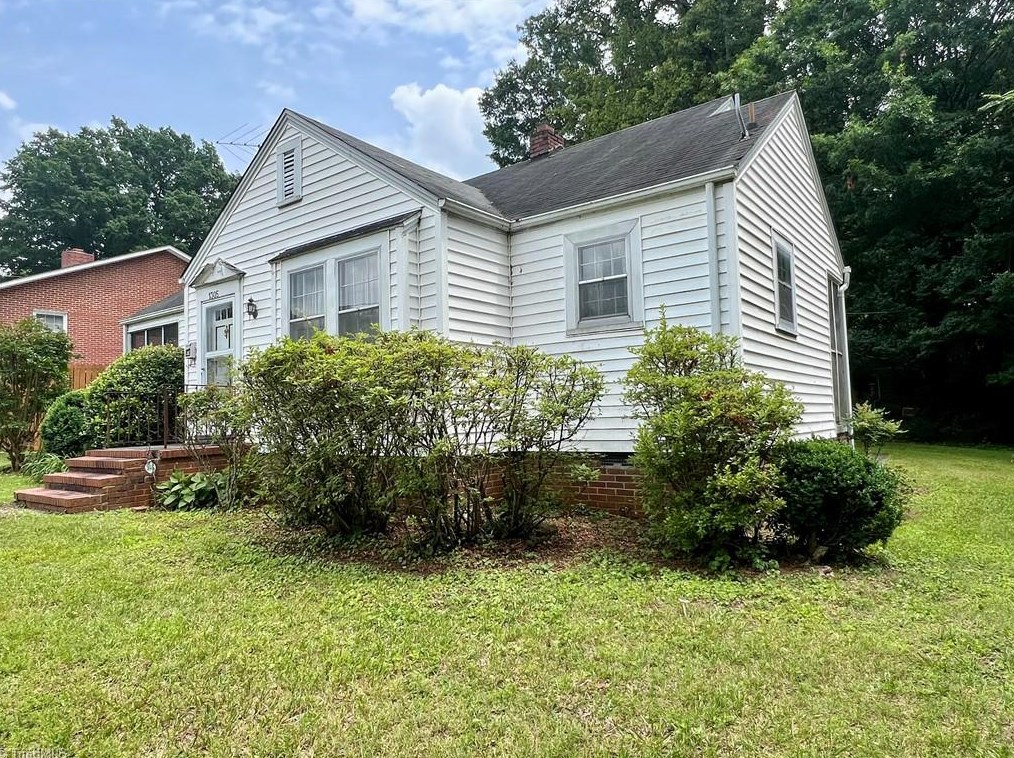 1305 Wentworth St, Reidsville, NC 27320-2129