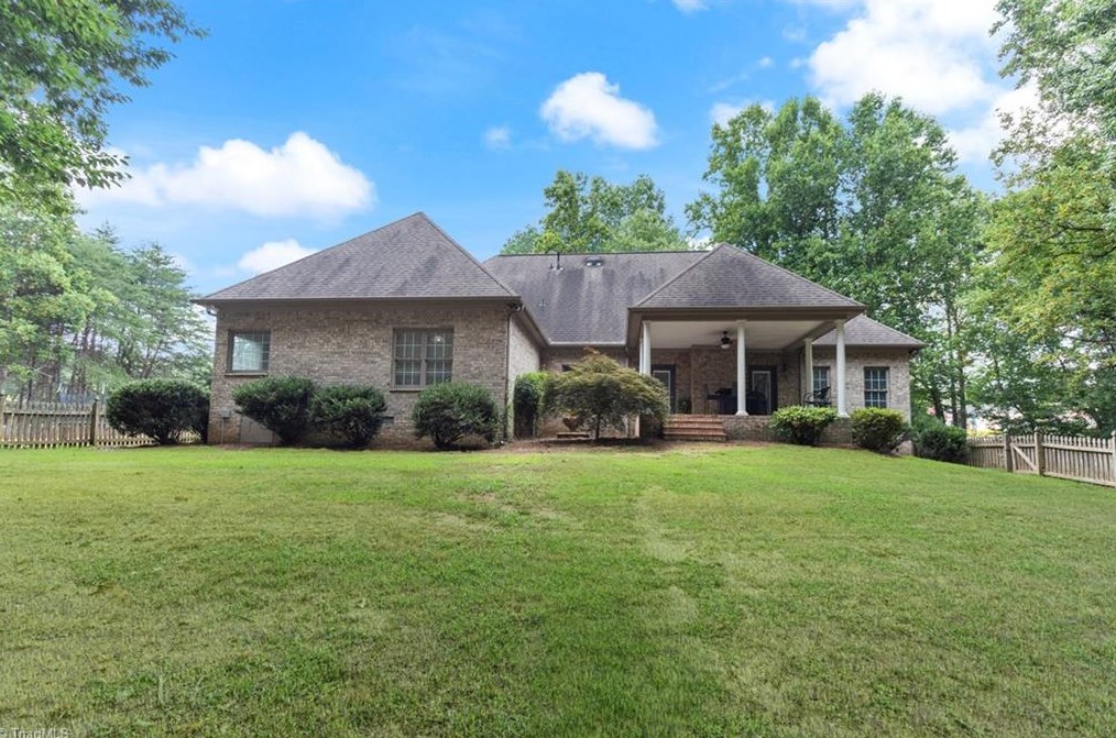 8014 Dorsett Downs Dr, Stokesdale, NC 27357