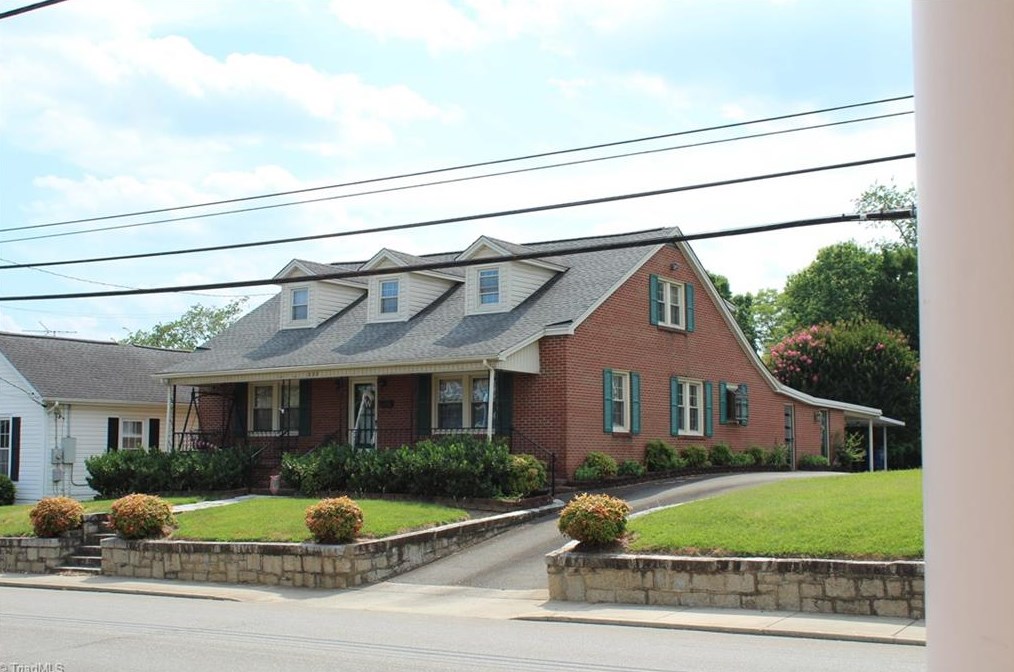 322 Rockford St, Mount Airy, NC 27030