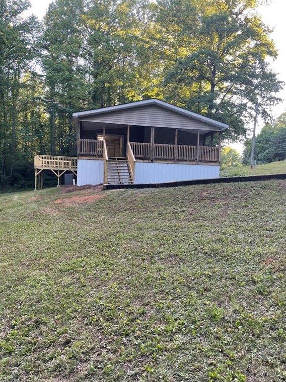 372 Blue Hollow Rd, Elkin, NC 28621