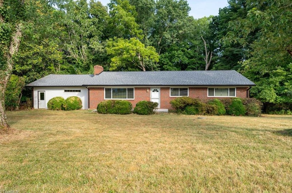 1921 Hickswood Rd, High Point, NC 27265