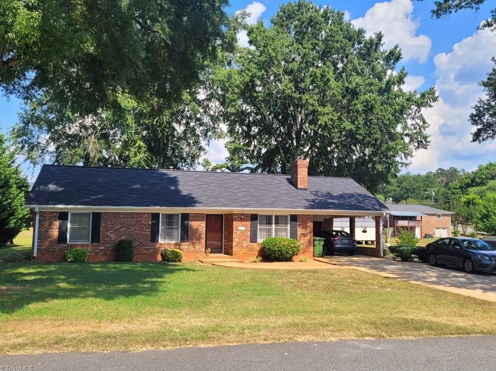 202 Choyce St, Lexington, NC 27295