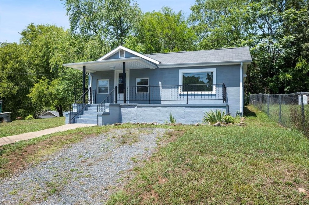 425 Riverside Dr, Eden, NC 27288