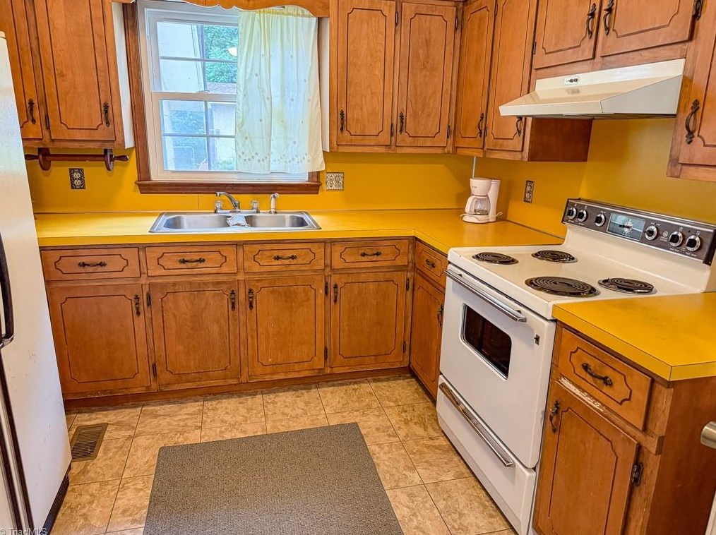 169 City Vw Dr, Mount Airy NC 27030-9341 exterior