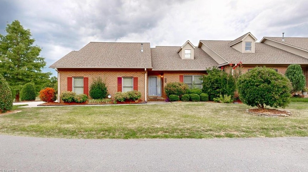 606 Quaker Lake Dr, High Point, NC 27263