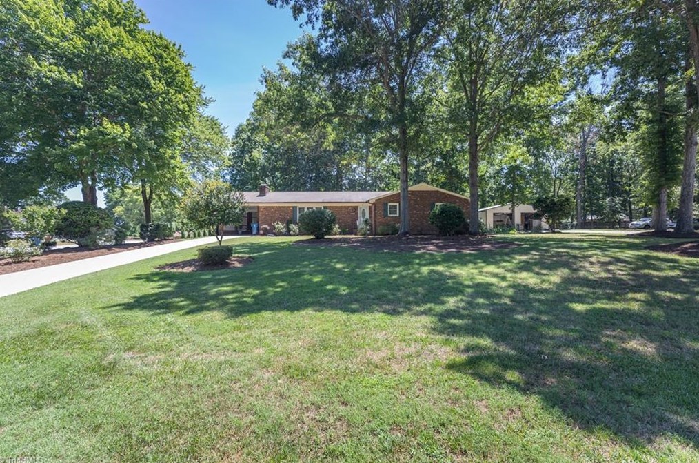 1001 Springwood Ln, High Point, NC 27263