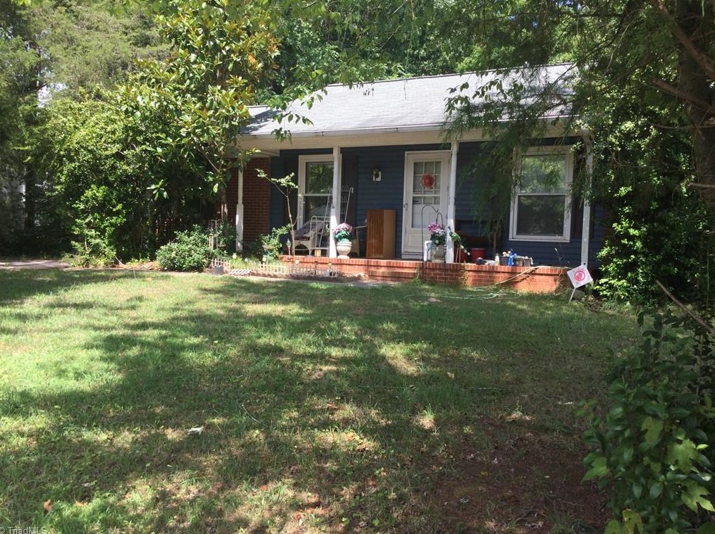 536 Foxcroft Dr, Mount Airy, NC 27030