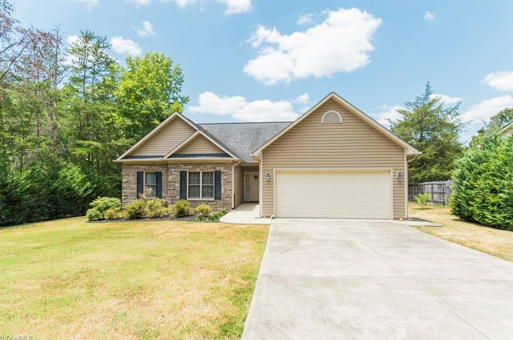 3419 Corvair Dr, High Point, NC 27265