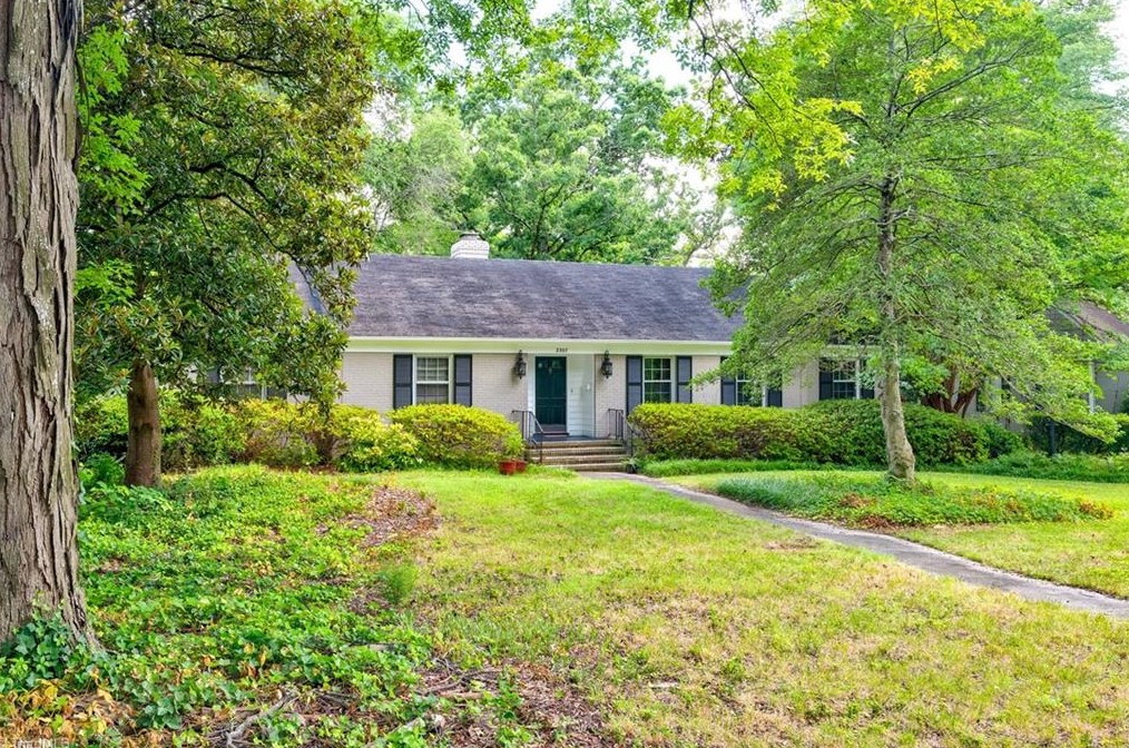 2307 Market St, Greensboro, NC 27401-4812