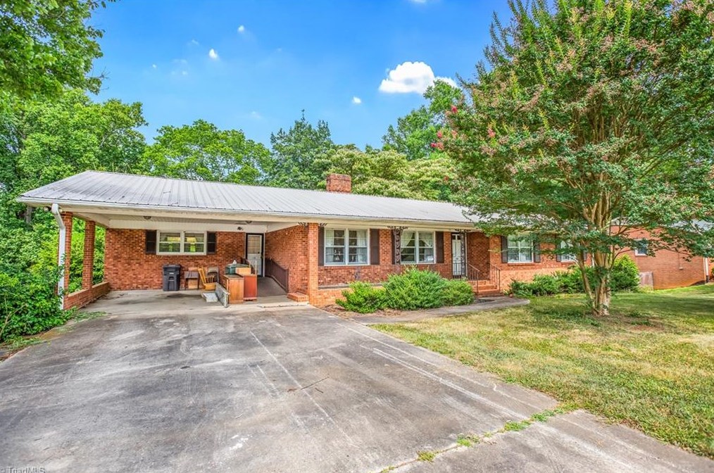 118 Delta St, Lexington, NC 27295