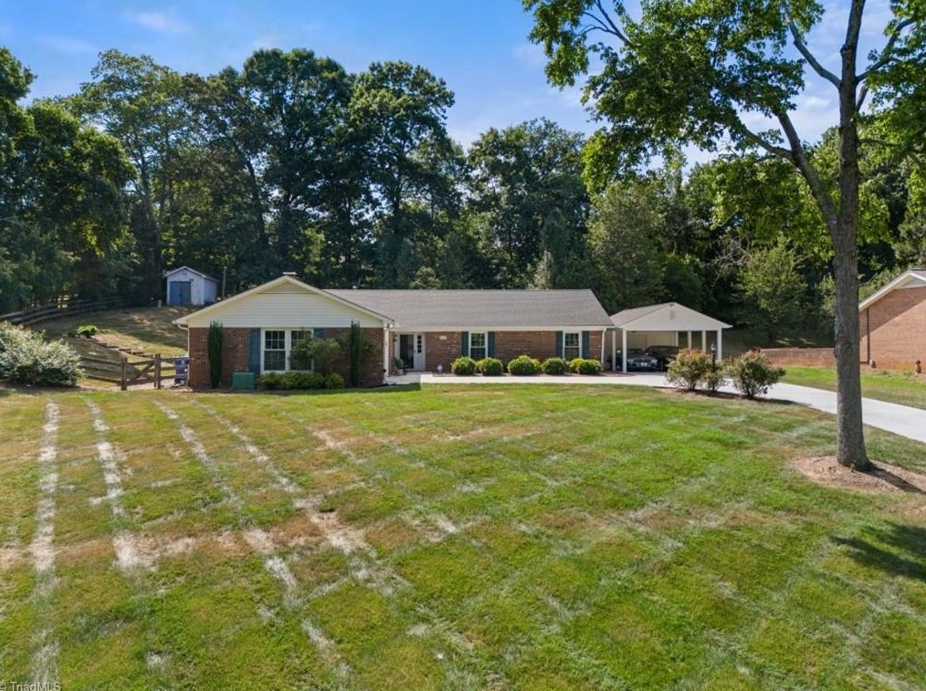 240 Post Oak Rd, Kernersville, NC 27284