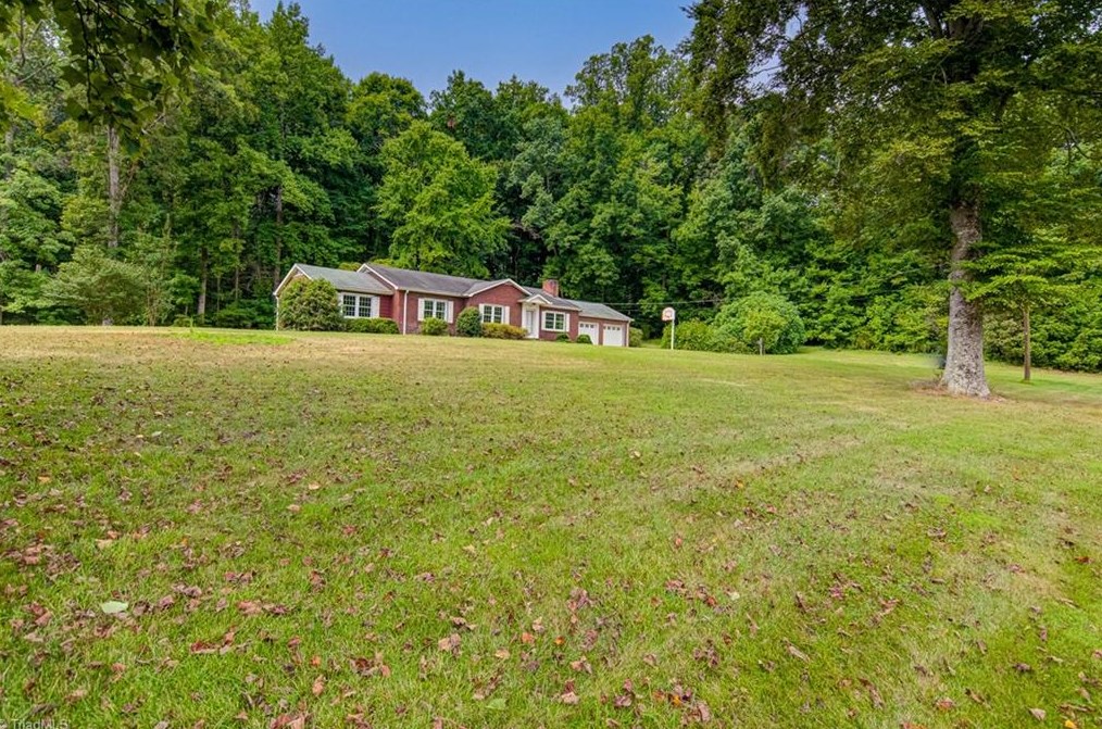820 Mcgregor Rd, Winston Salem, NC 27103