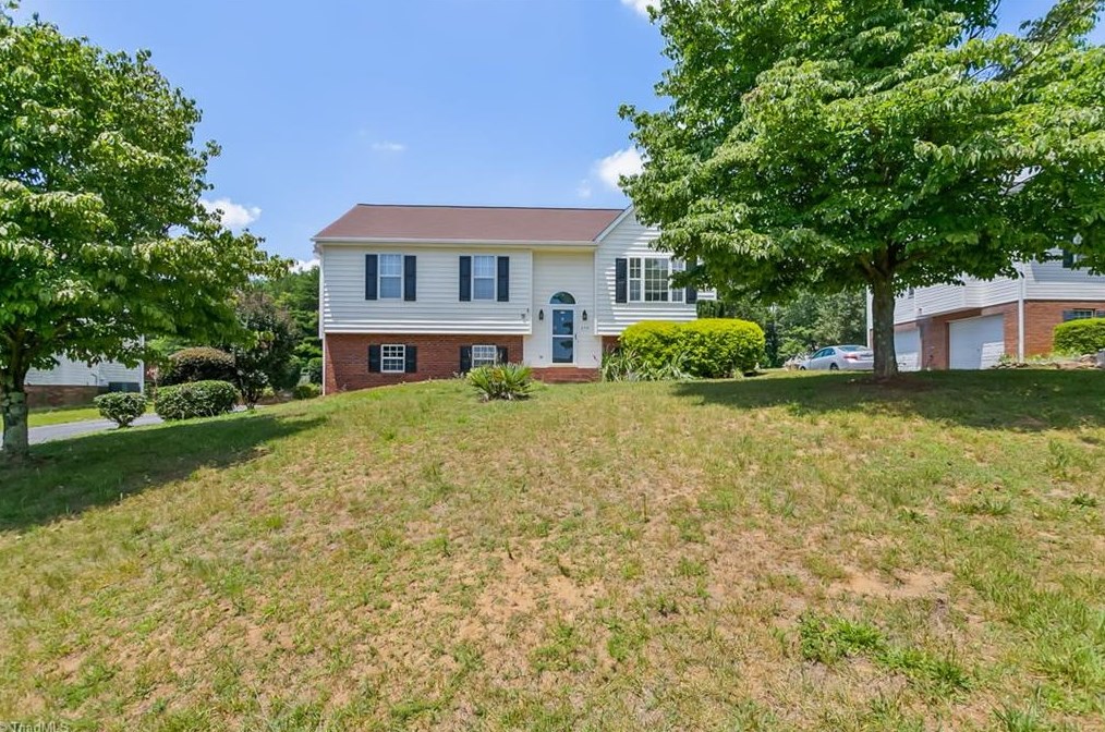 630 Asheby Woods Rd, Kernersville, NC 27284