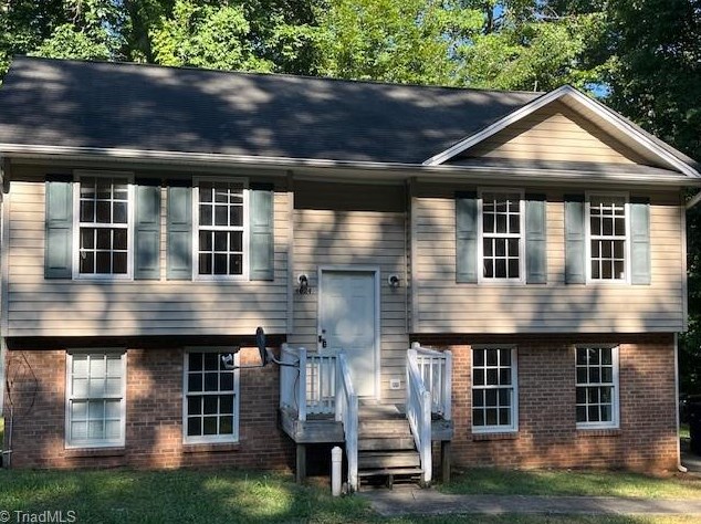 4624 Old Town Dr, Winston Salem, NC 27106