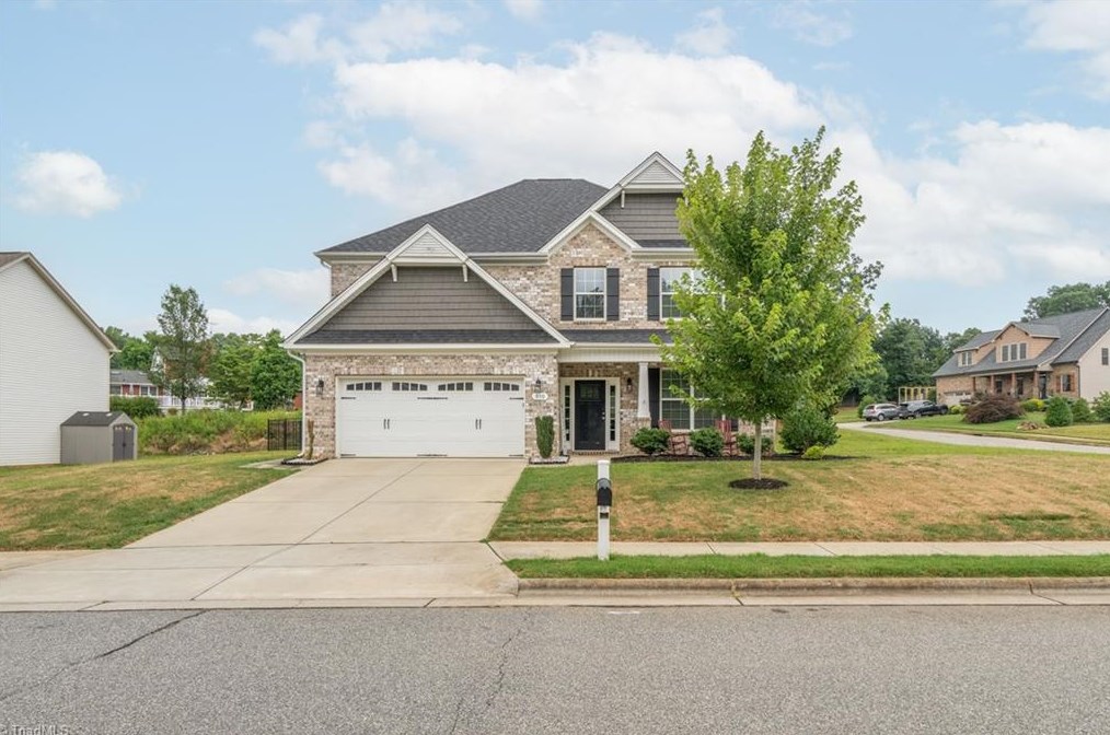 910 Maxine St, Kernersville, NC 27284