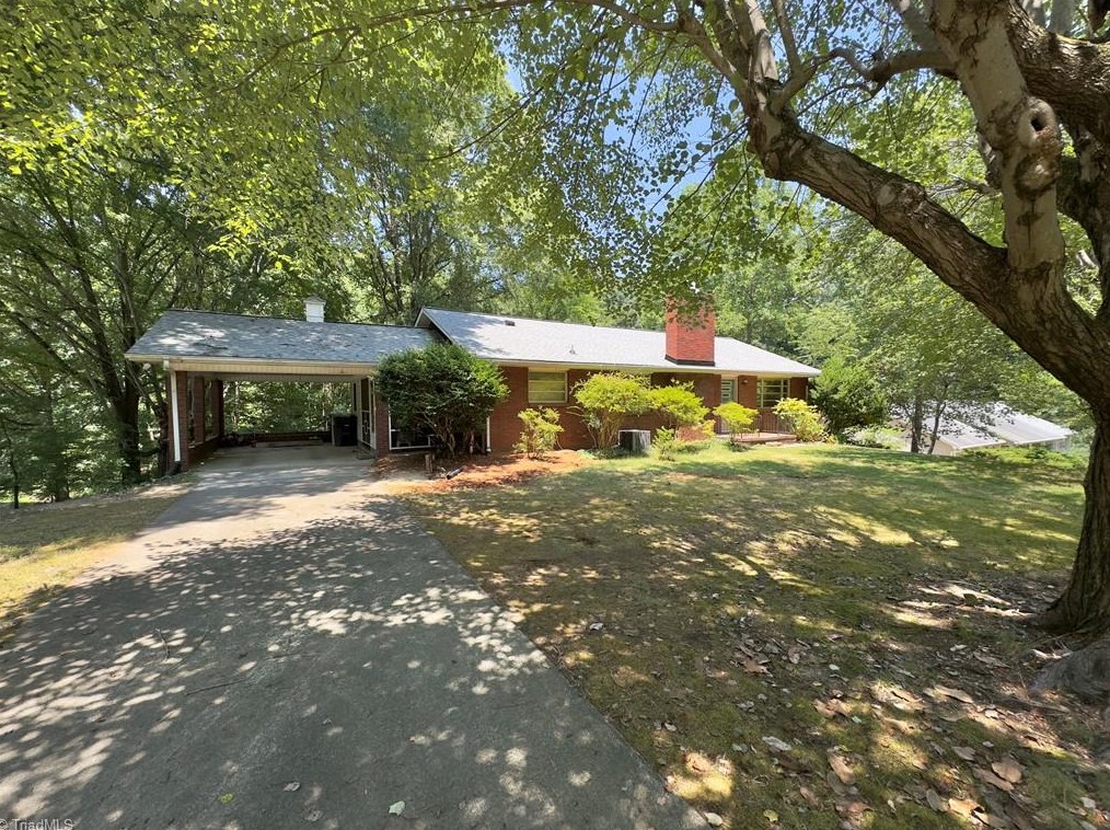 2626 Lockwood Dr, Winston Salem, NC 27103-6913