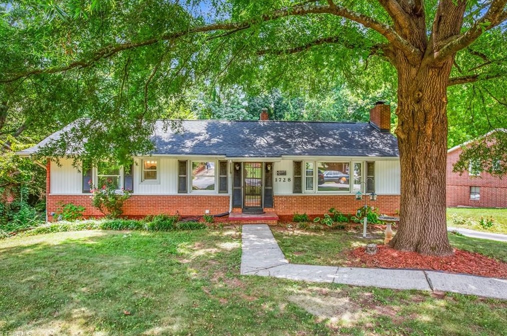 1728 Lancelot Ln, Winston Salem, NC 27103