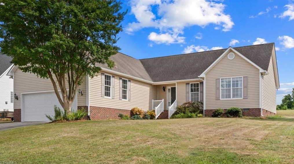 206 Sterling Ridge Dr, High Point, NC 27263