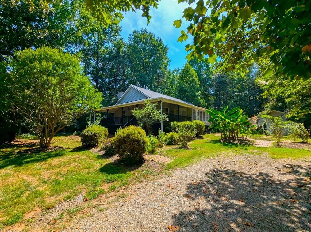 1605 Hutchens Rd, Footsville, NC 27055