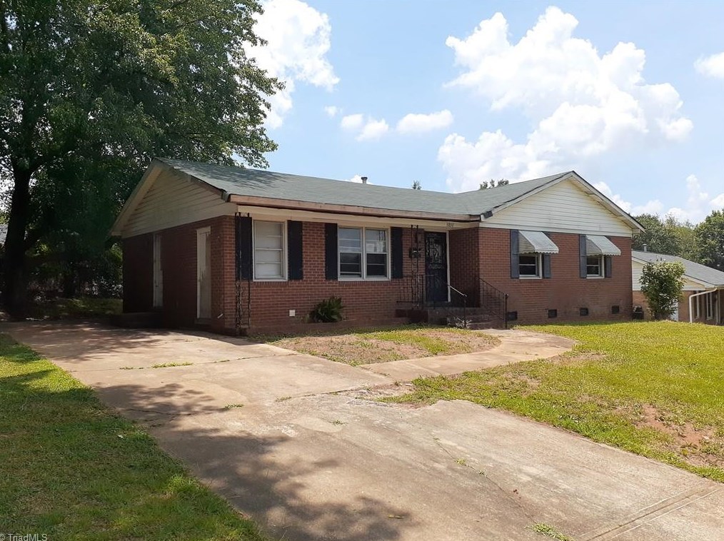 3038 Colgate Dr, Winston Salem, NC 27105