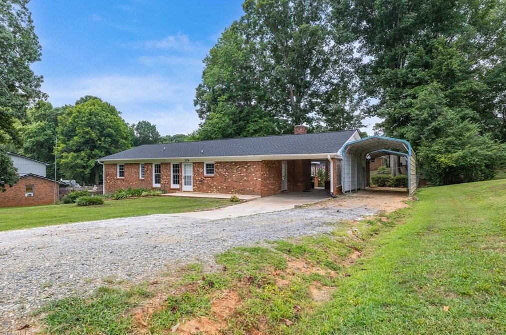 254 Valleyview Dr, Lexington, NC 27295