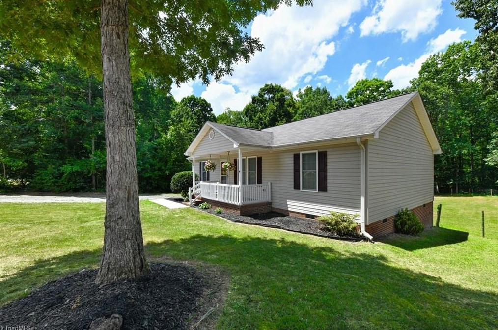 158 Falling Brook Rd, Stokesdale, NC 27357