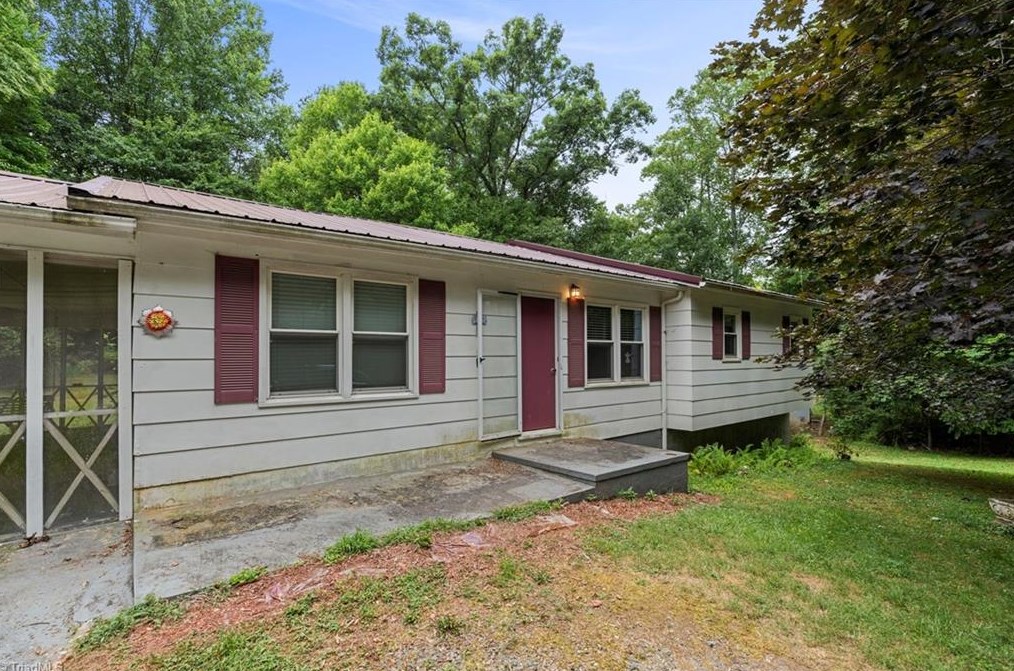 133 Salem Dr, Mount Airy, NC 27030