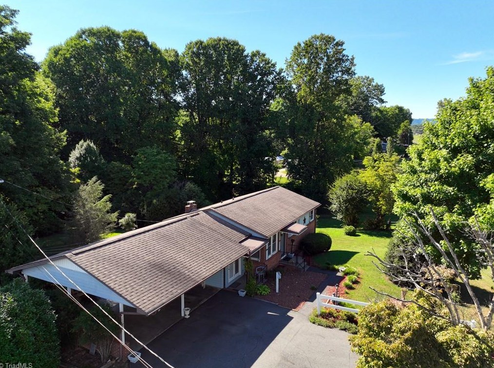2499 Pine Ridge Rd, Mount Airy, NC 27030