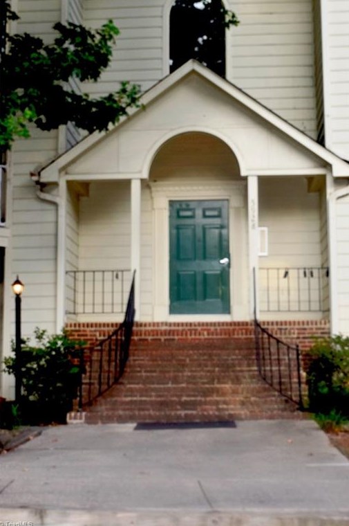 5928 Friendly Ave, Greensboro, NC 27410-3265
