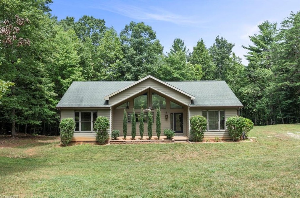 1048 Parnell Mountain Dr, W Field, NC 27053
