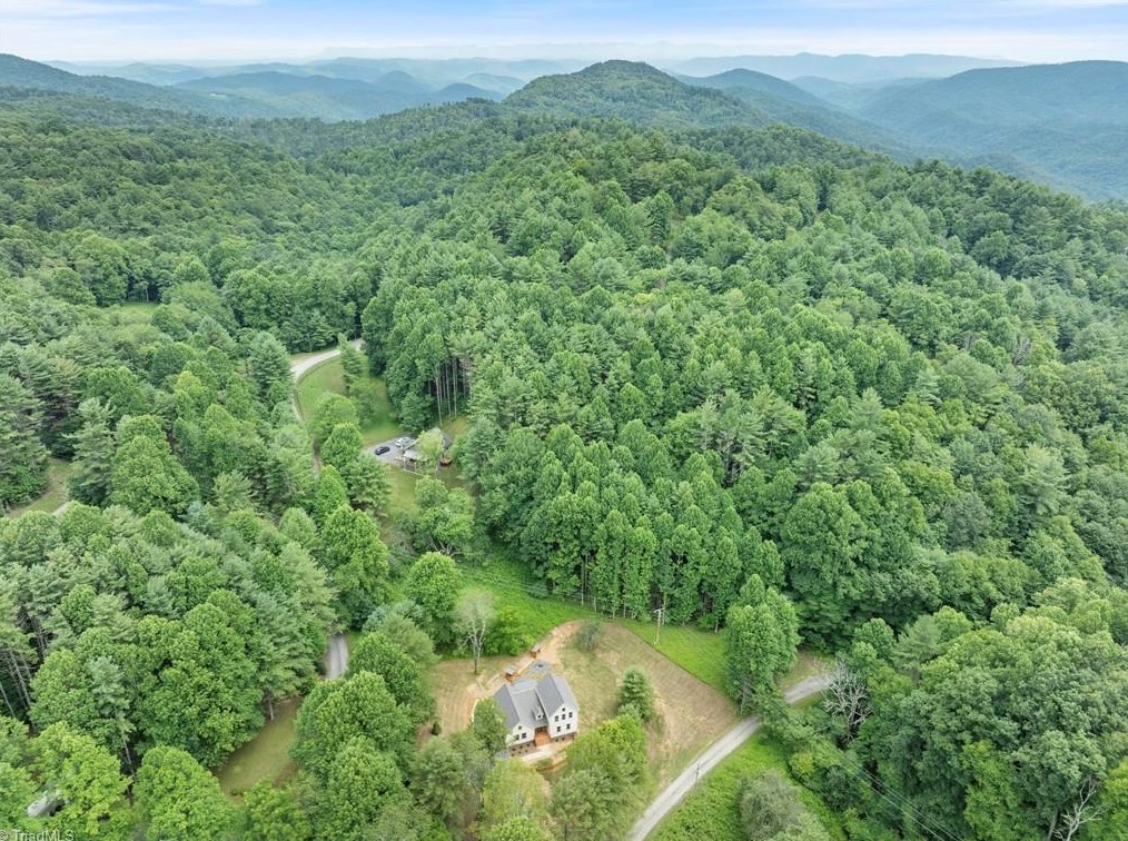 163 Walnut Dr, Jefferson, NC 28640