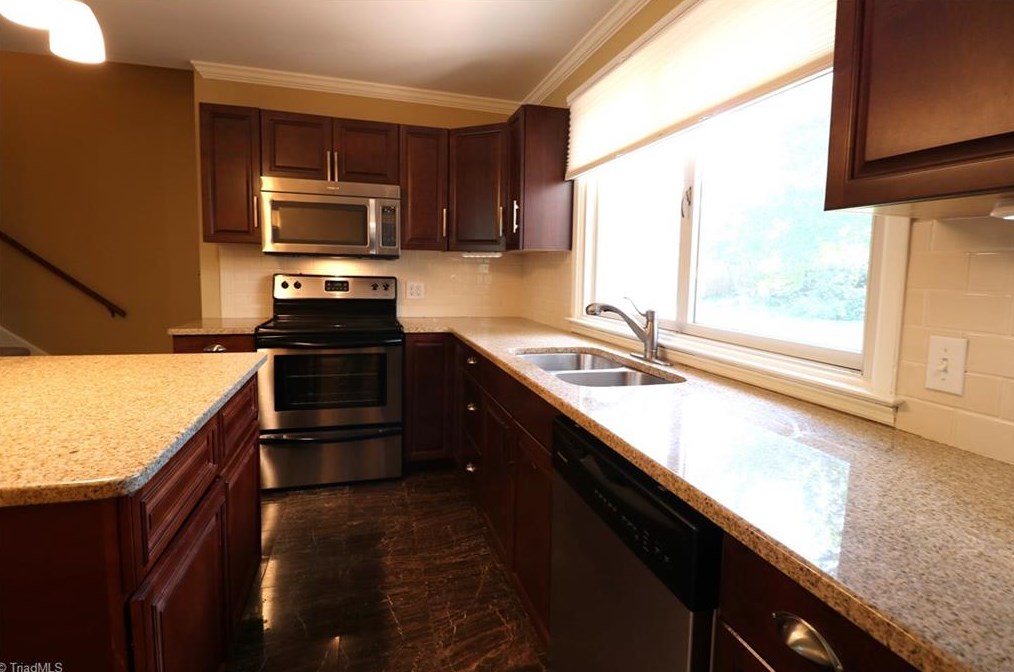 2815 Ashwood Dr, Winston Salem NC  27103-3405 exterior
