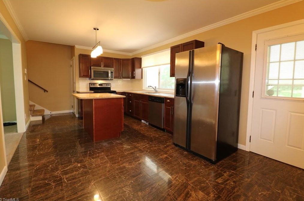 2815 Ashwood Dr, Winston Salem, NC 27103