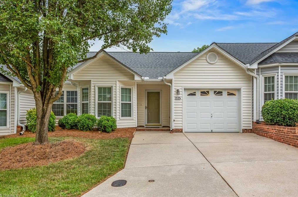 225 Miller Pointe Dr, Winston Salem, NC 27106